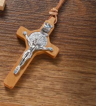 Kreuz mit Kordel 